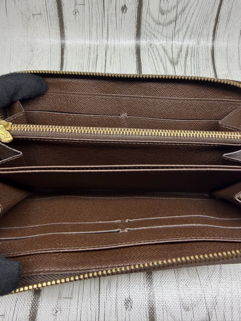 PRE LOVED AUTHENTIC Louis Vuitton Damier Ebene Zippy Wallet - Picture 5 of 11